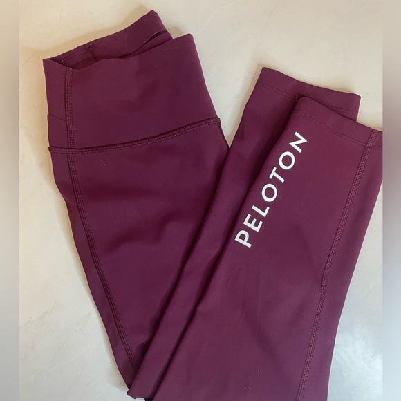 PELOTON Capri Burgundy Legging - Picture 6 of 12